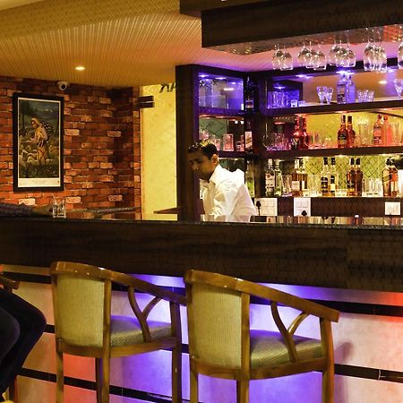 Hotel Kings Regency Drang Екстериор снимка