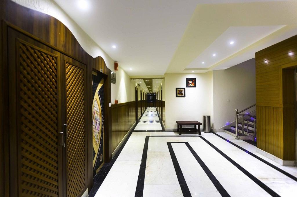 Hotel Kings Regency Drang Екстериор снимка