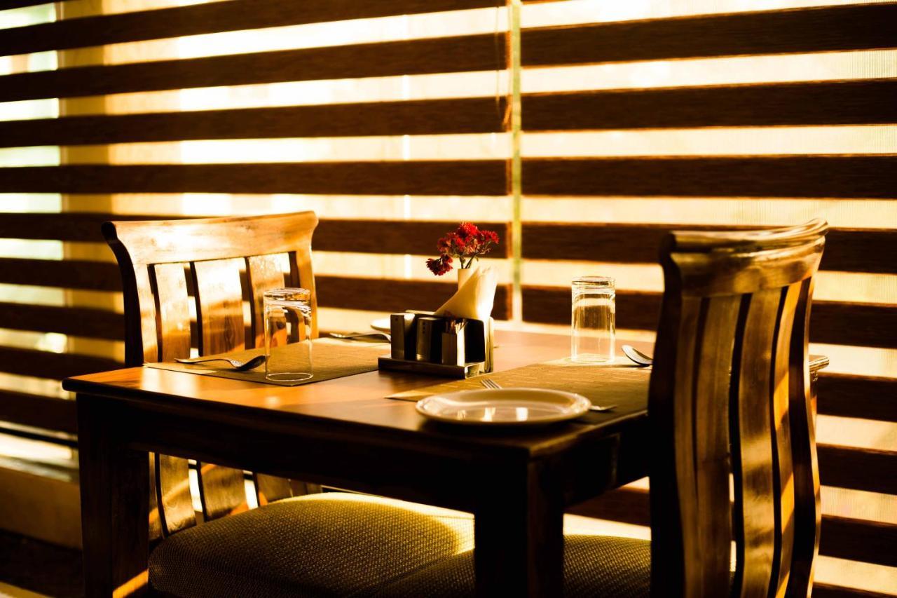 Hotel Kings Regency Drang Екстериор снимка
